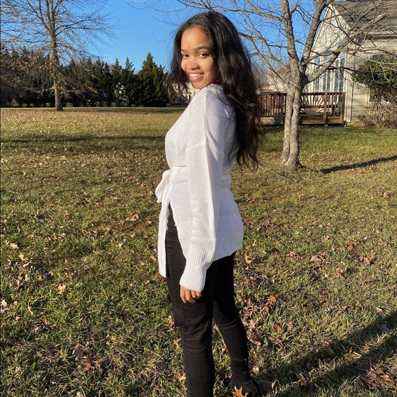 Winter Must Have: Tie front white sweater - Picture 5 of 6